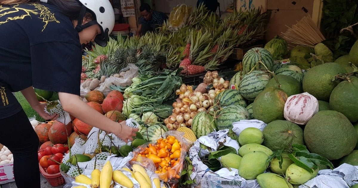 ผลไม้ 5 อย่างในถาด 10,000 ดองสำหรับถวายพระพรเทศกาลเต๊ตในนครโฮจิมินห์