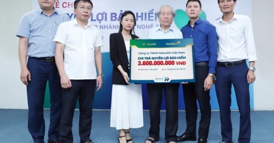 Manulife Vietnam paga 3.600 millones de VND en beneficios de seguros a clientes de Nghe An