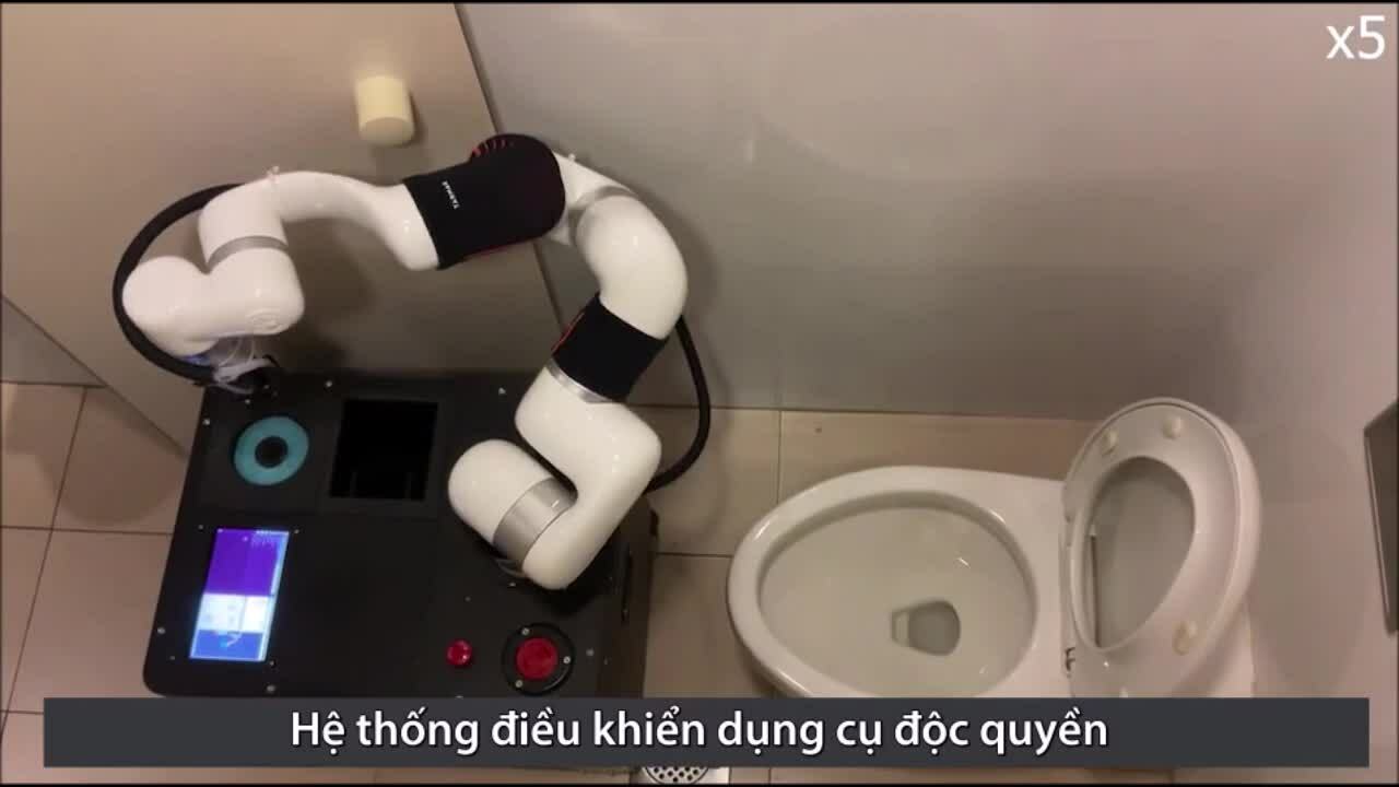 Vietnamese engineer goes cleaning to gain experience teaching robots to work