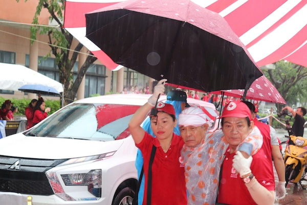 แม้ว่าฝนจะตก แต่การซ้อมก็ยังประสบความสำเร็จ ภาพโดย: Nguyen Linh