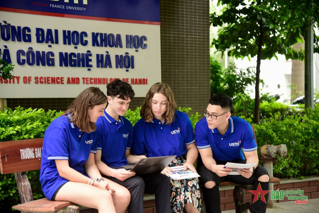 Trường Đại học Khoa học và Công nghệ Hà Nội dành 10 tỷ đồng trao học bổng