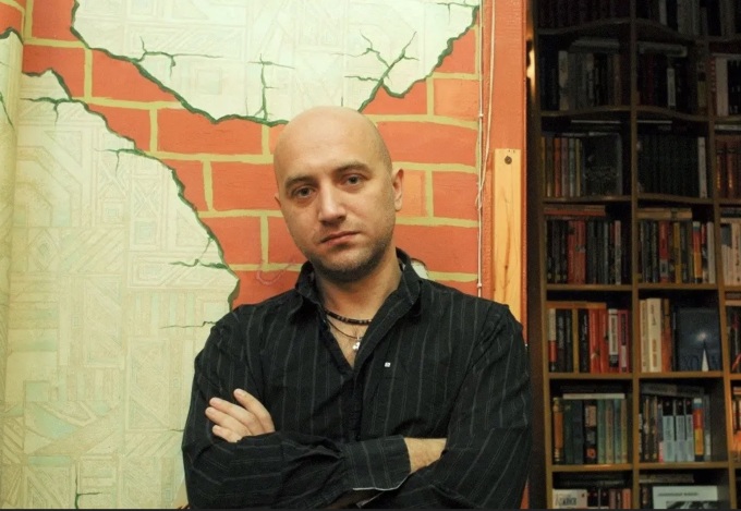 Der russische Schriftsteller Sachar Prilepin in seinem Haus in der Provinz Nischni Nowgorod im Dezember 2008. Foto: Reuters