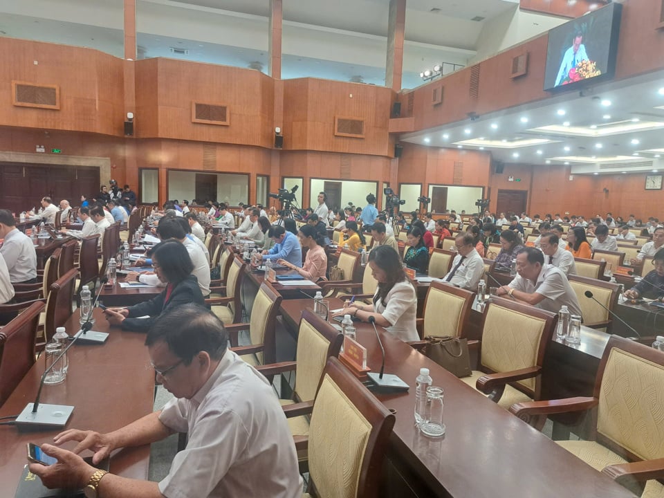 बैठक में भाग लेने वाले प्रतिनिधि।