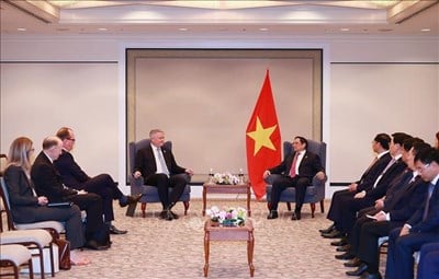 Premierminister Pham Minh Chinh empfängt OECD-Generalsekretär