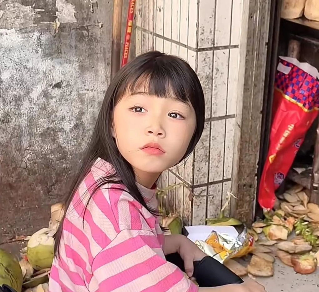 Bé gái xinh đẹp hút 2,4 triệu lượt theo dõi, gây bất ngờ khi mắc bệnh lạ - 7