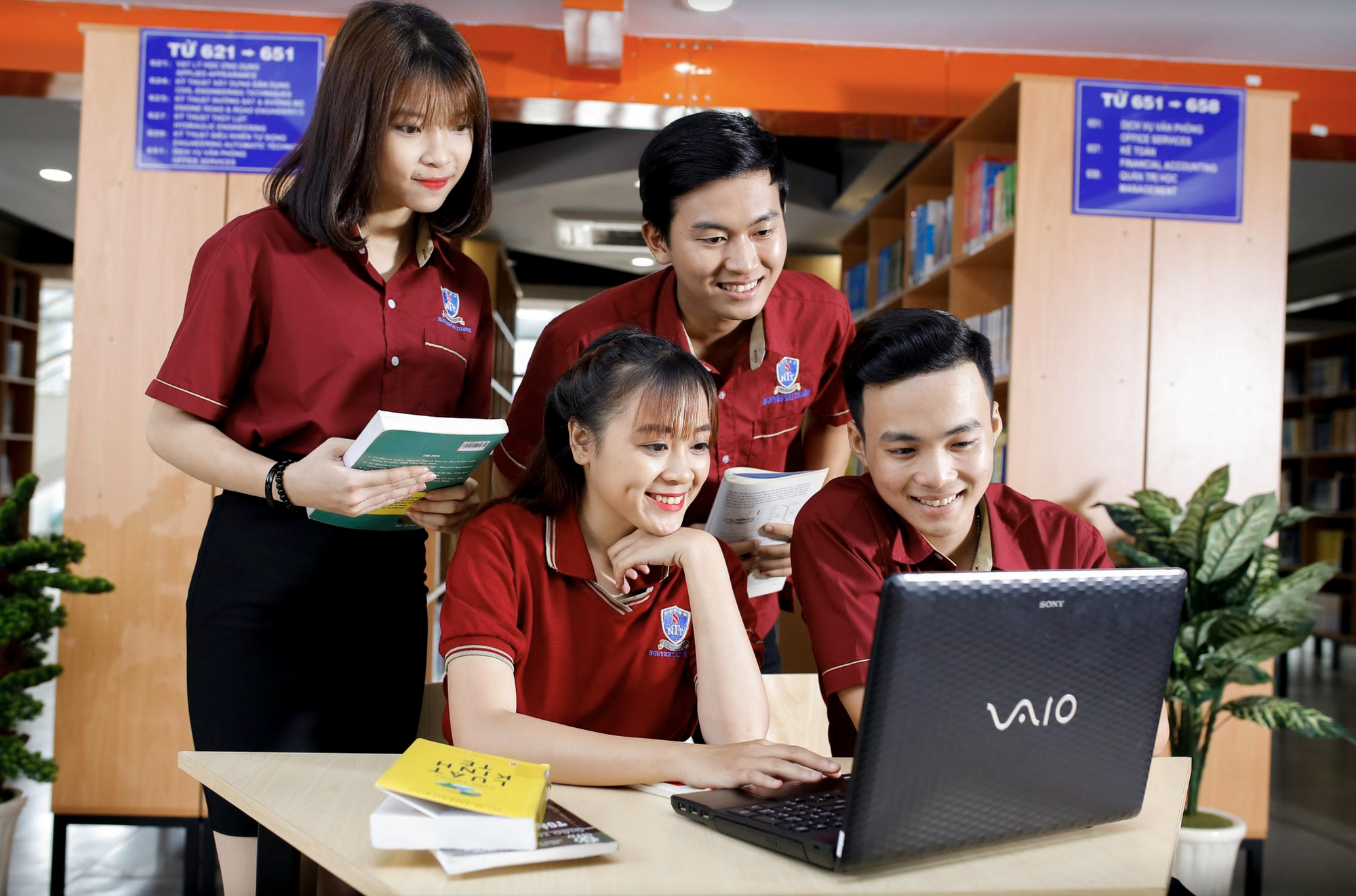 Các trường ĐH tại TP HCM tiếp tục công bố điểm chuẩn - Ảnh 1.