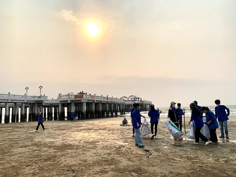 Hoang Hoa: Launching a campaign to clean up the environment of Hai Tien beach