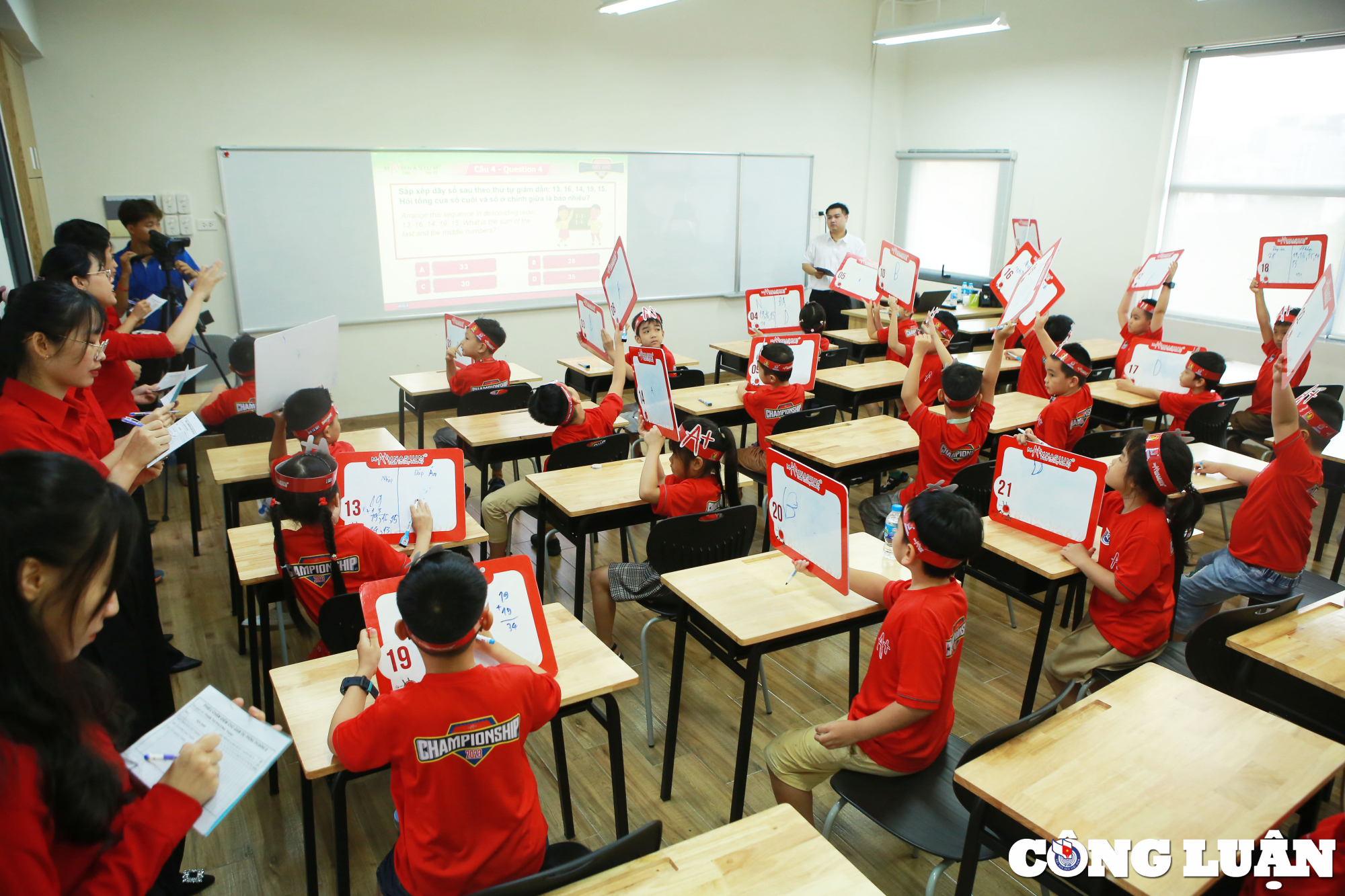 2023年数学選手権の北部決勝には174人の出場者が参加した。8月8日、写真3