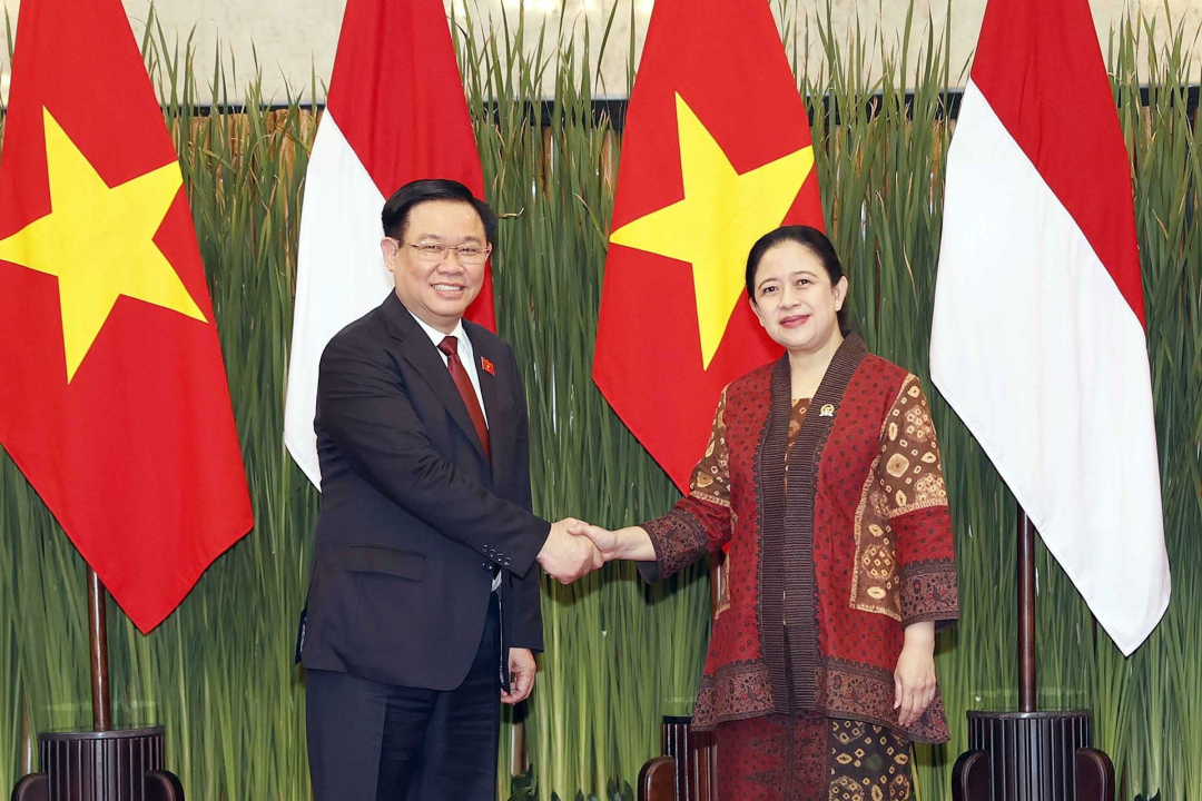 National Assembly Chairman Vuong Dinh Hue and Speaker of the Indonesian House of Representatives Puan Maharani. Photo: VNA