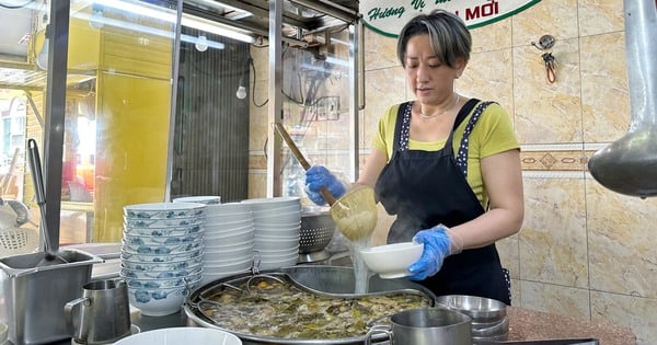 朝から晩までカウンターに立つ店主の物語