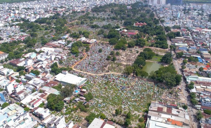 Parte del cementerio Binh Hung Hoa desde arriba. Foto: Quynh Tran