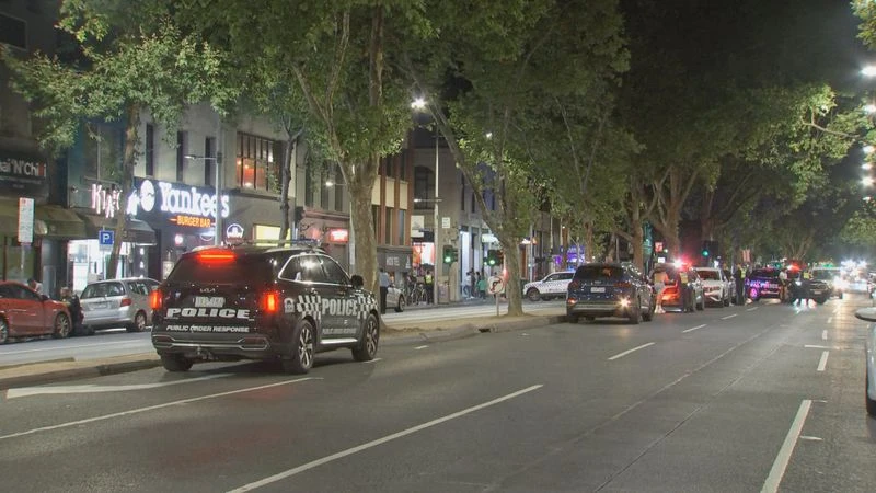 Mann wegen mehrerer Messerangriffe in Melbourne festgenommen