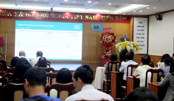 In the 2023-2024 school year, Ho Chi Minh City promotes international IT standards photo 4