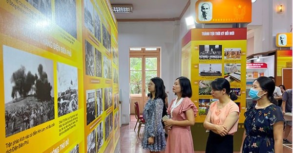 Exposition de livres pour célébrer la Journée de la libération de la capitale