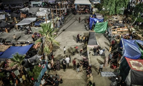 Trường học tại Khan Yunis, Dải Gaza được sử dụng làm nơi trú ẩn cho người Palestine. Ảnh: ANADOLU