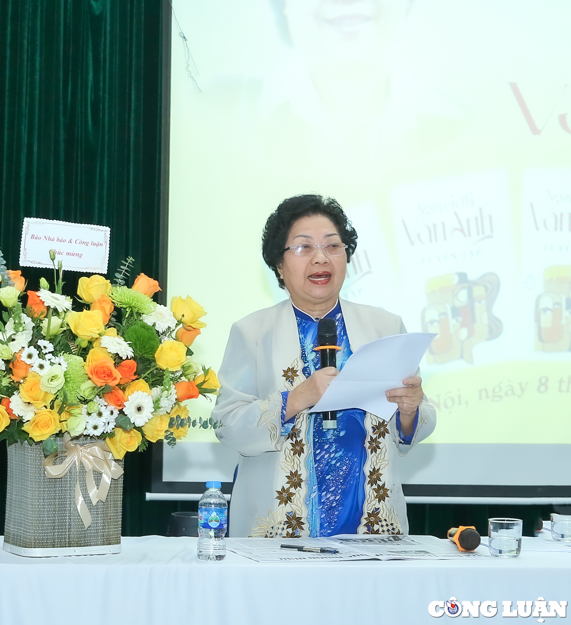 Launch of a collection of short stories and memoirs by journalist and writer Nguyen Thi Van Anh, image 5
