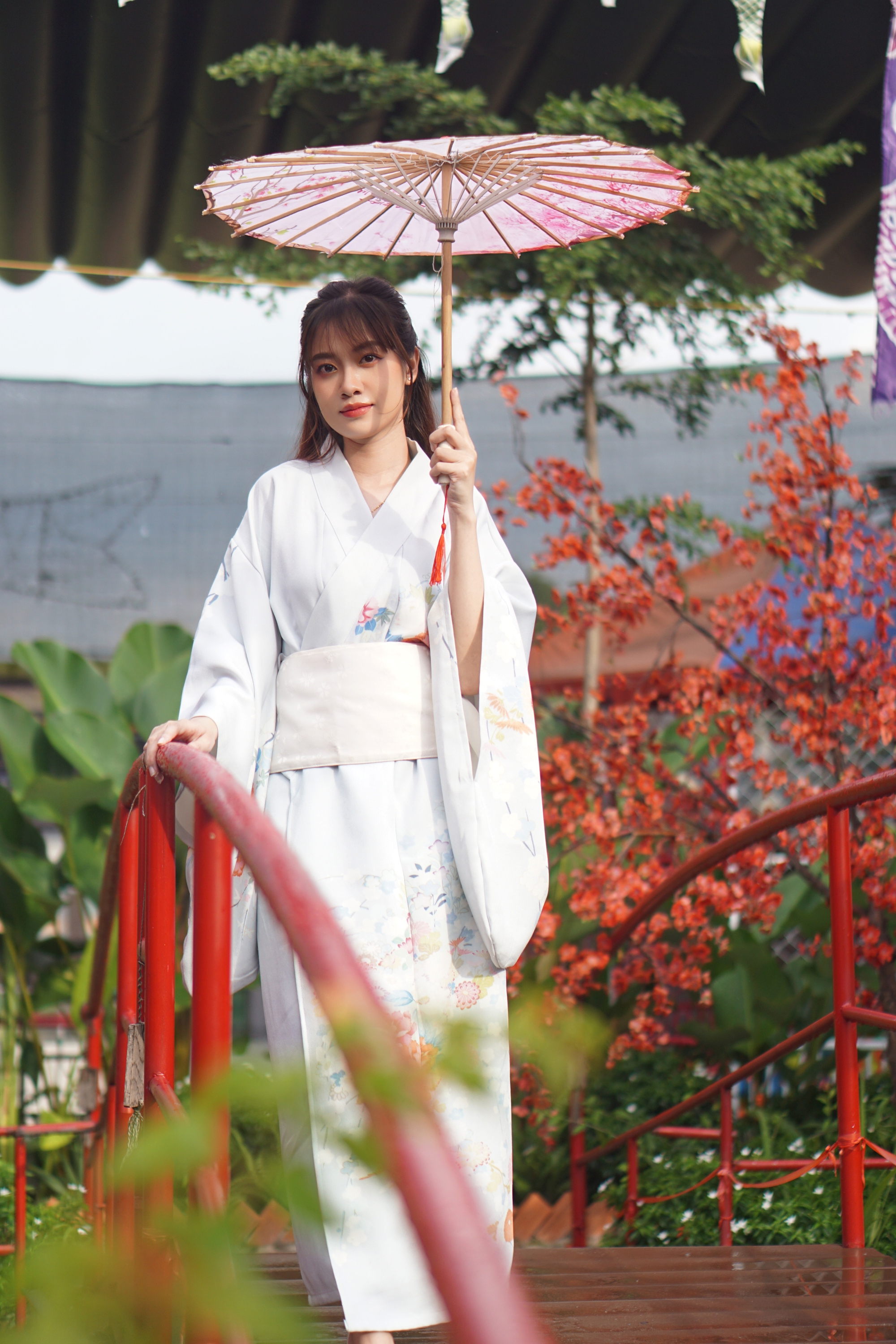 Ngắm nhan sắc dàn thí sinh Bình Dương qua áo dài, kimono - Ảnh 1.