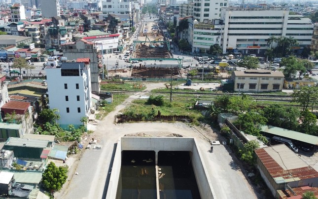 Wie ist der Tunnel unter der Giai Phong Straße nach zweijähriger Bauzeit? Foto 4