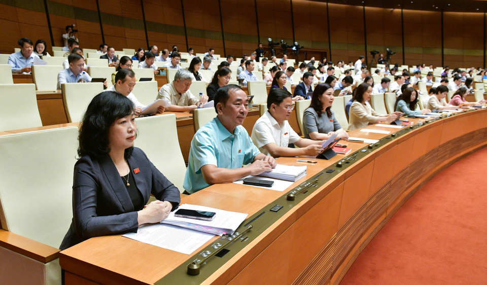 An der Sitzung teilnehmende Delegierte der Nationalversammlung. Foto: Quochoi.vn