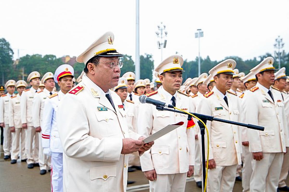 Evento - La policía de Hanoi informa de sus logros al tío Ho en la plaza Ba Dinh (Foto 2).