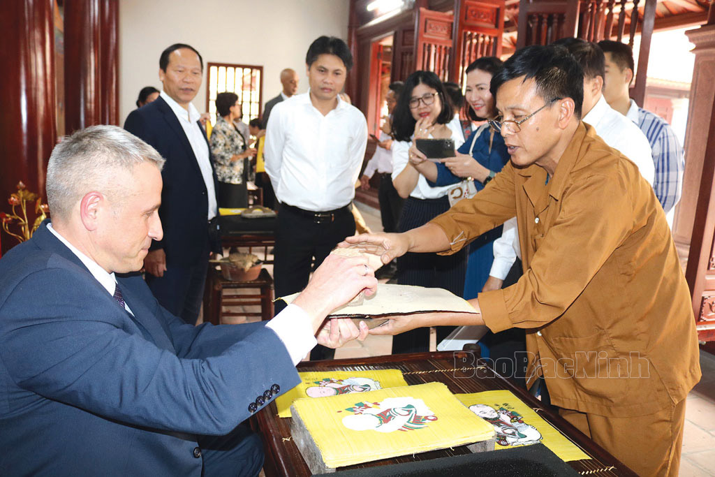 Bac Ninh organiza una serie de actividades culturales y artísticas únicas para dar la bienvenida al nuevo año 2025 imagen 1