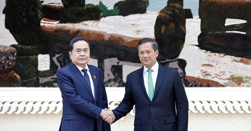 El presidente de la Asamblea Nacional, Tran Thanh Man, se reúne con el primer ministro camboyano, Hun Manet