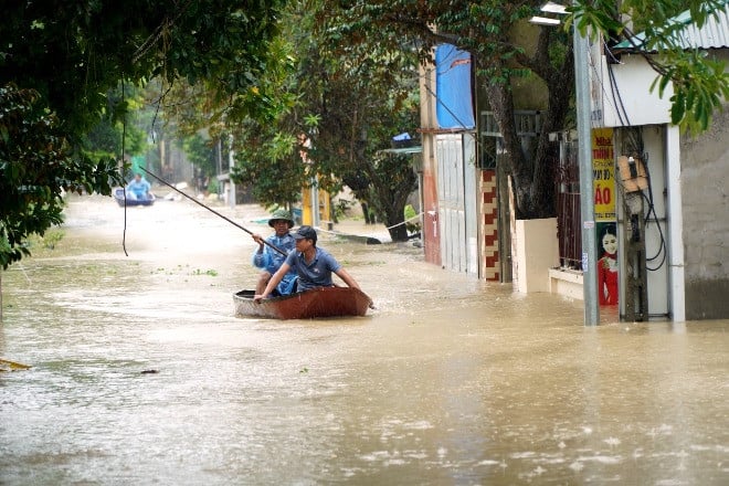 Les crues de trois rivières de Thanh Hoa augmentent, le ministère de l'Agriculture recommande de patrouiller et de surveiller les digues.