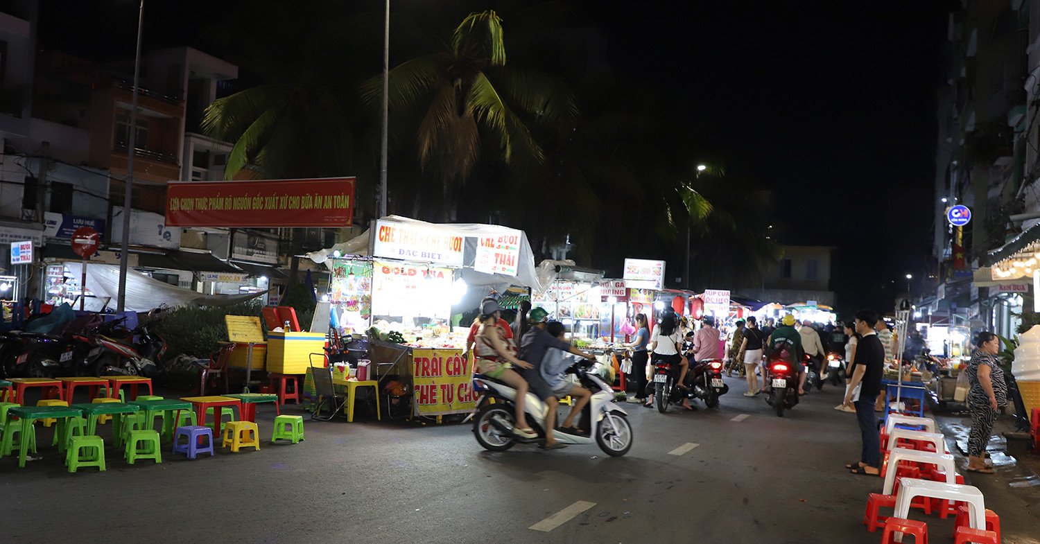 Giá thuê mặt bằng tăng gần 20 lần, tiểu thương chợ đêm Cần Thơ lo sốt vó