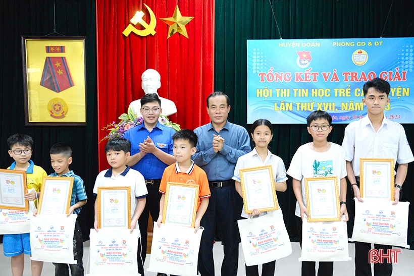 ผู้สมัคร 53 คน คว้ารางวัลในการแข่งขันสารสนเทศเยาวชนอำเภอแคนล็อก ครั้งที่ 17