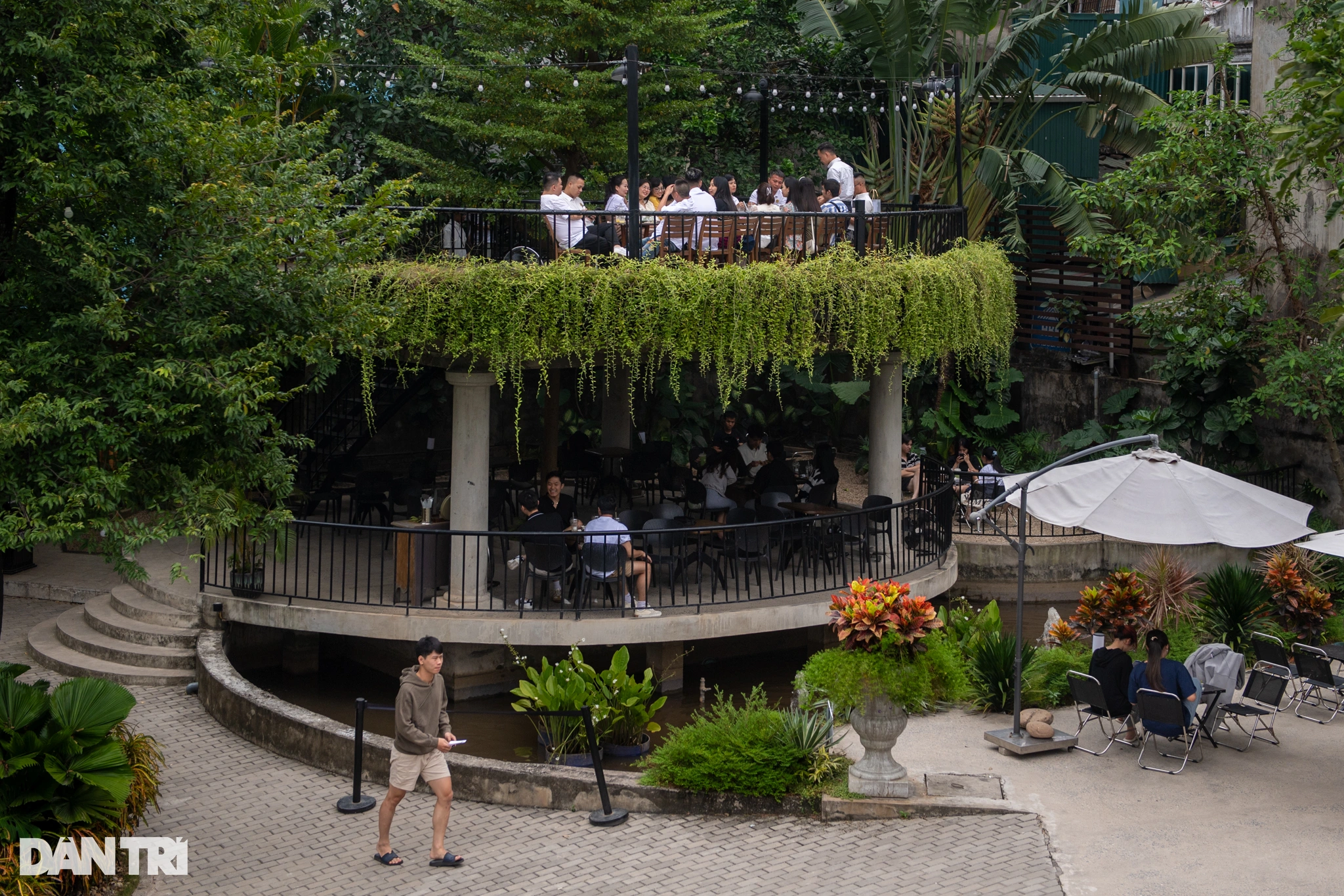 ร้านกาแฟขนาด 3,500 ตร.ม. ในฮานอย เคยให้บริการลูกค้าได้ 800 คนในเวลาเดียวกัน