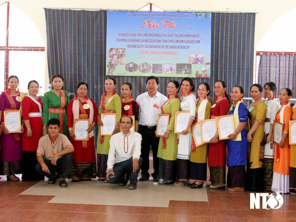 Cham My Nghiep brocade weaving skills competition