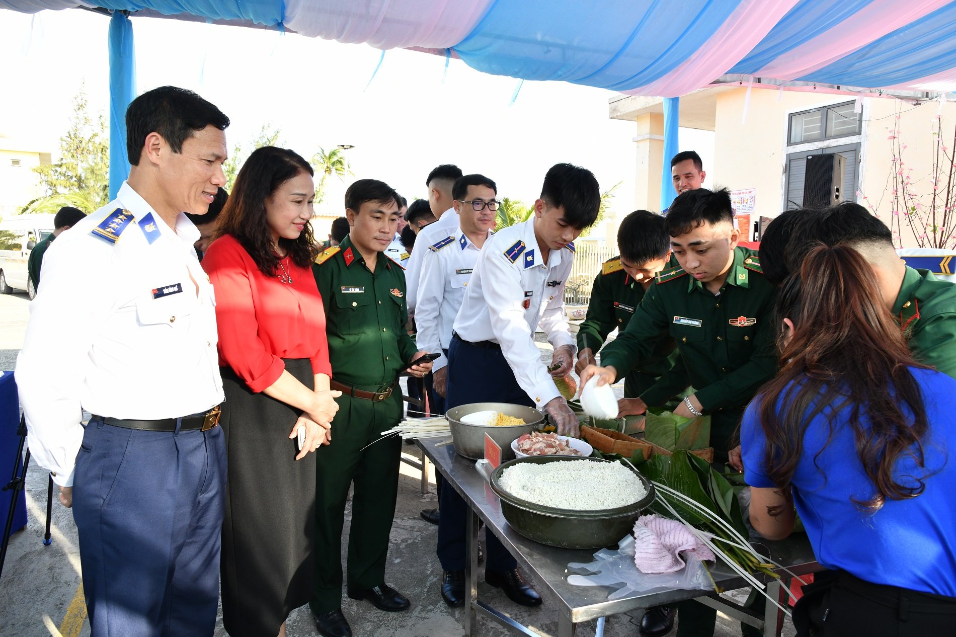 “Tết Hải đảo – Xuân ấm áp, thắm tình quân dân” đến với người dân tiền tiêu Lý Sơn- Ảnh 2.