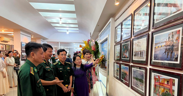 Inauguración de la exposición fotográfica "Orgullosos de la Guardia Fronteriza de Ciudad Ho Chi Minh"