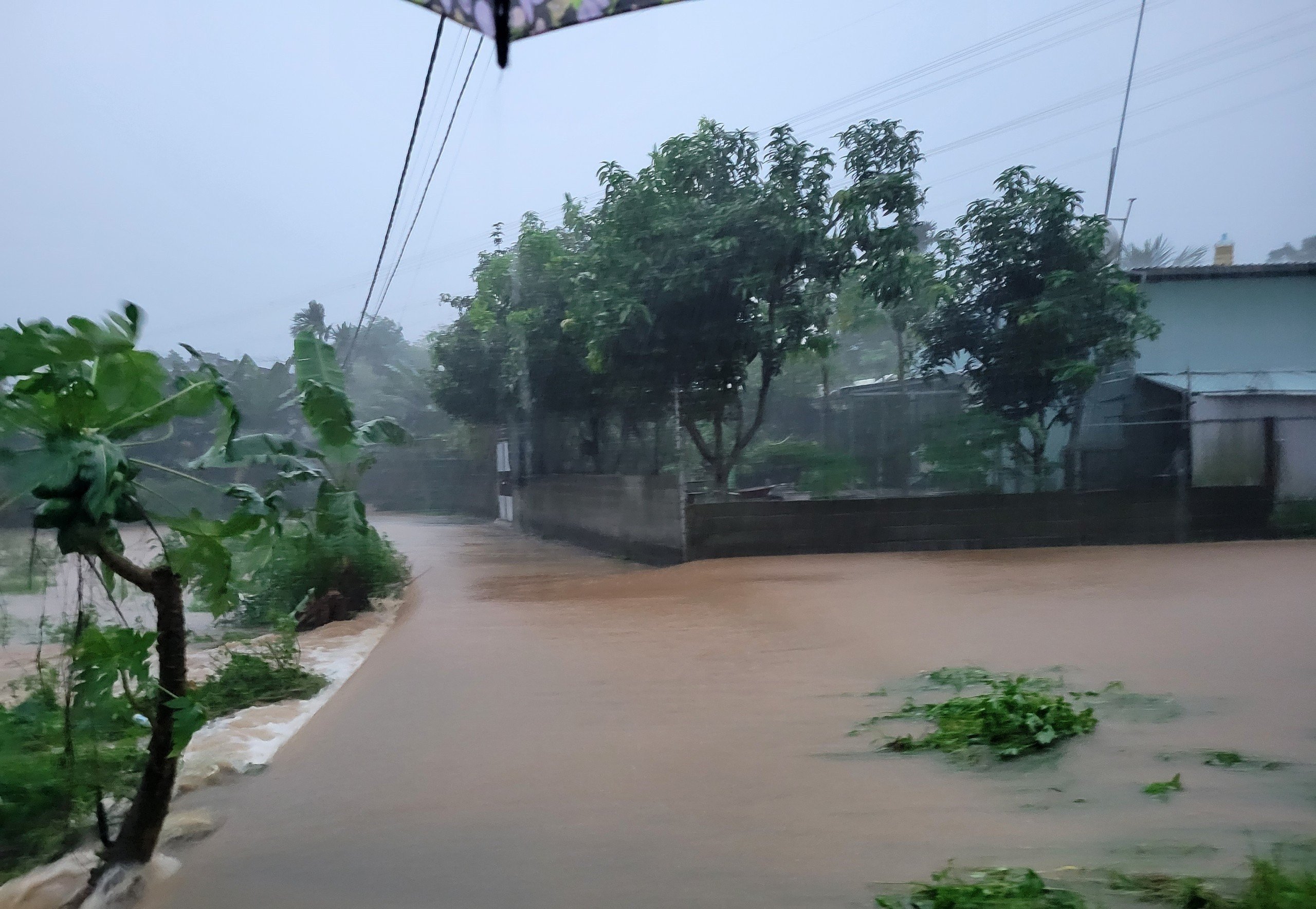 Événement - Ville de Da Nang : premiers dégâts causés par de fortes pluies