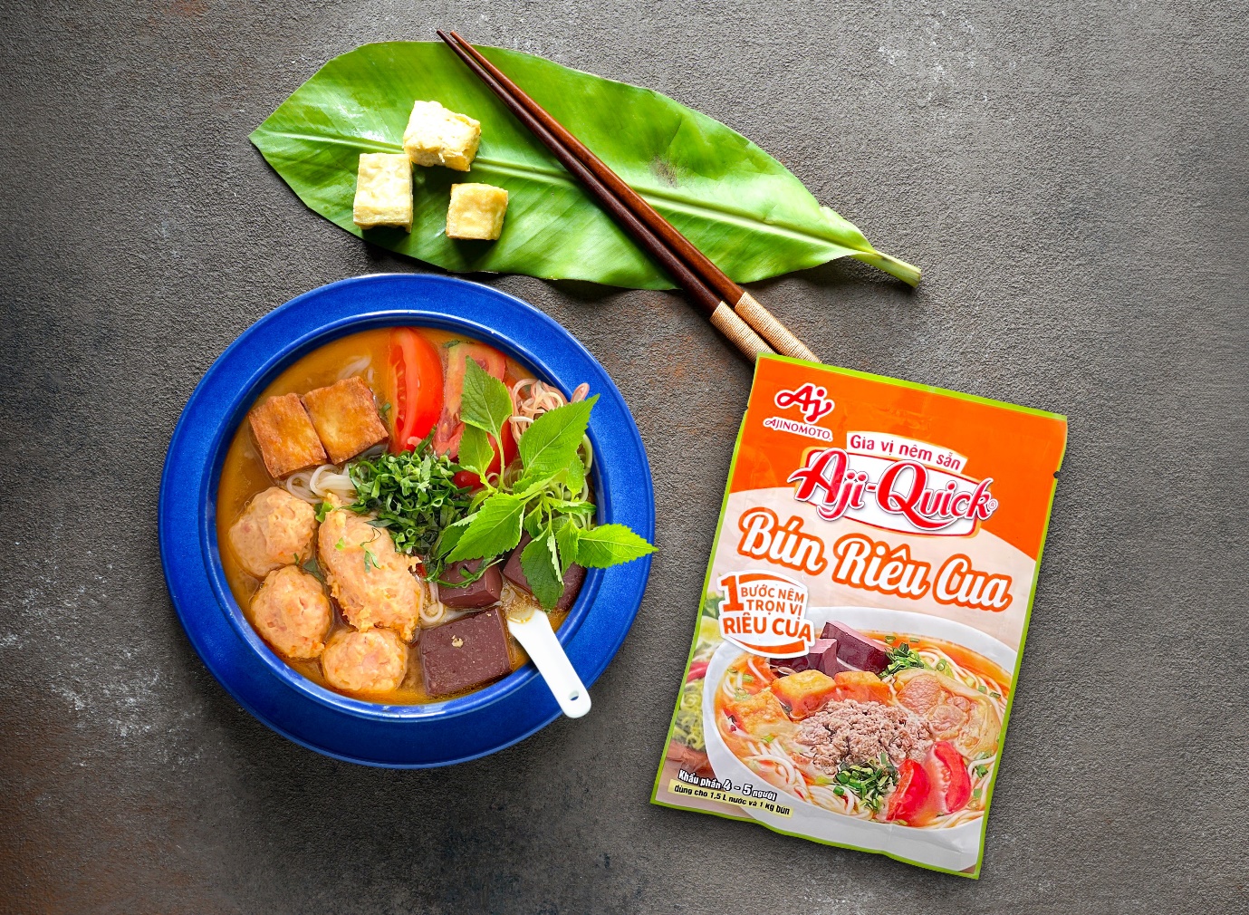 Cách nấu bún riêu ngon chuẩn vị với Aji-Quick® Bún Riêu Cua - Ảnh 1.