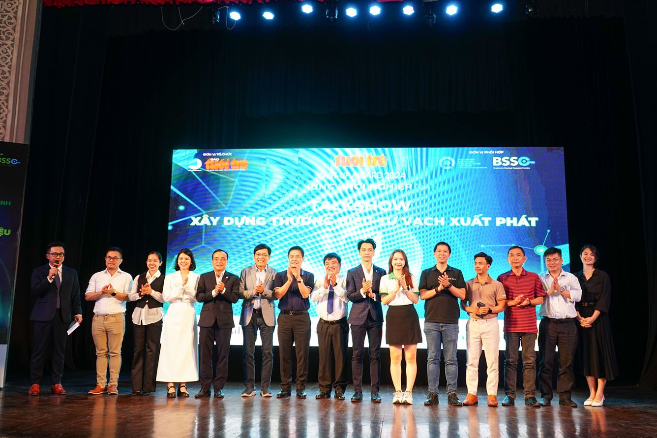 Chủ tịch HĐQT Tập đoàn Vietravel tham dự talkshow Tuổi Trẻ Startup Award 2024 - "Xây dựng thương hiệu từ vạch xuất phát"