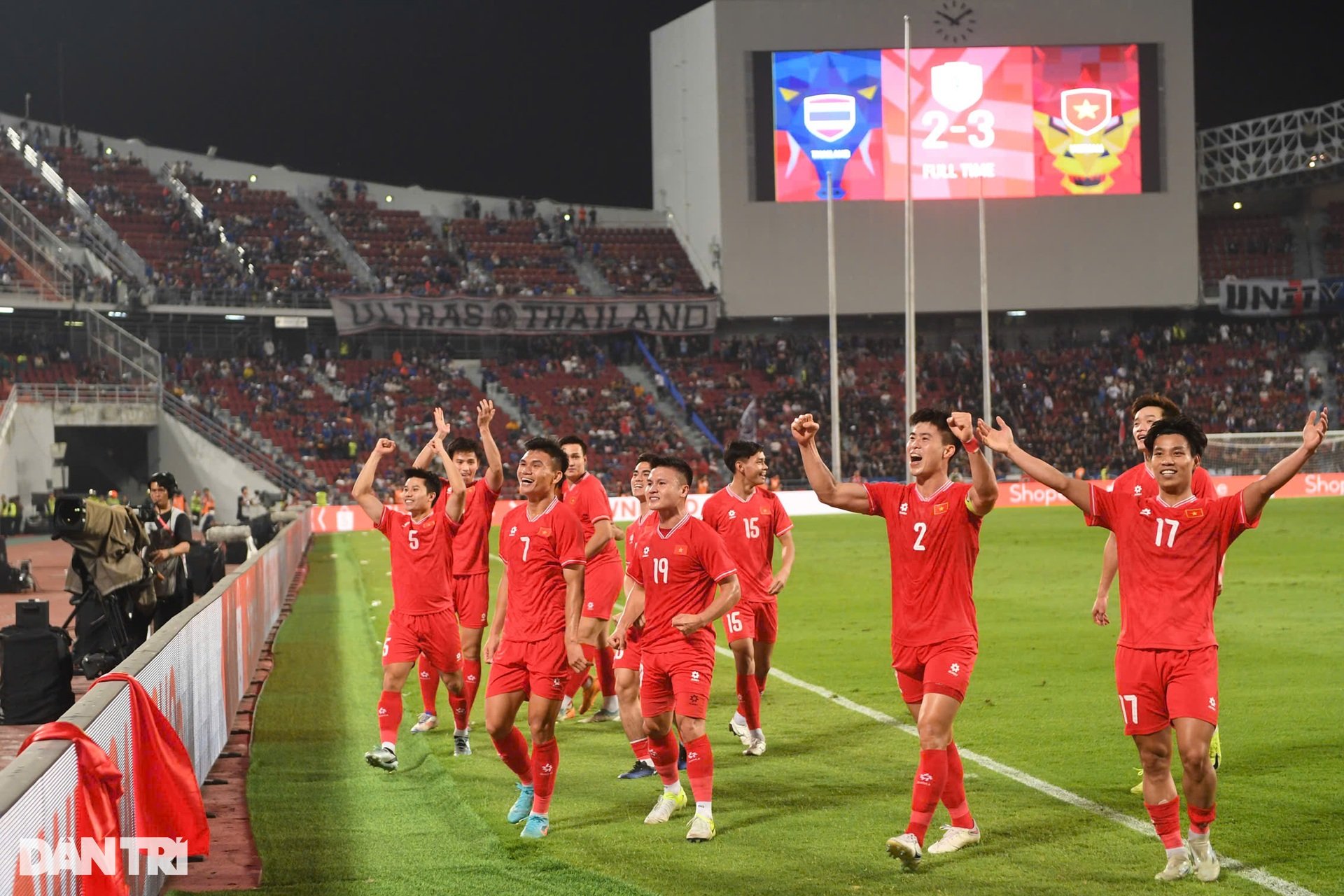 Hình ảnh tuyển Việt Nam vô địch AFF Cup 2024 đầy thuyết phục trước Thái Lan - 11