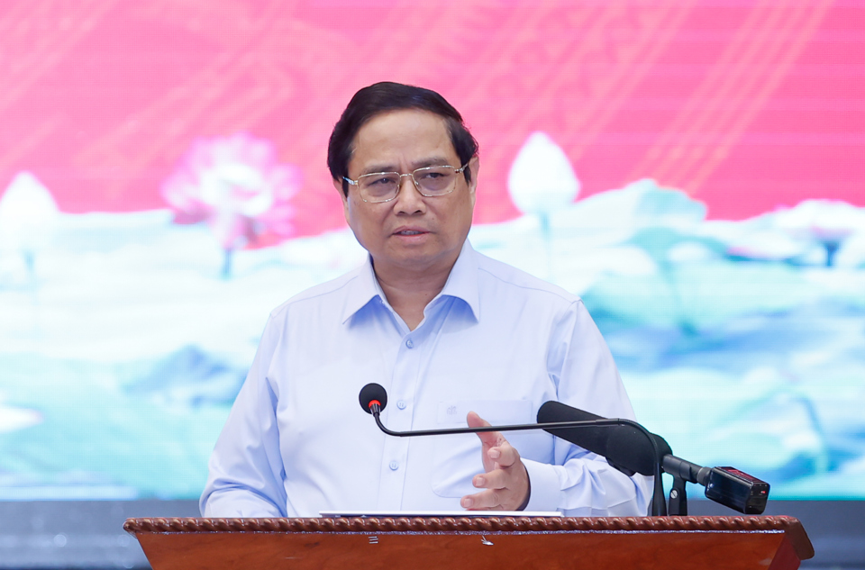 Premierminister Pham Minh Chinh forderte Dong Nai auf, den Geist der „drei Pioniere“ zu fördern und sich auf die Umsetzung von acht Schlüsselaufgaben zu konzentrieren. Ziel sei es, die Provinz zu einem führenden Wirtschaftsstandort des Landes zu machen, einer zivilisierten, modernen Provinz mit hohem Einkommen in der Spitzengruppe des Landes – Foto: VGP/Nhat Bac