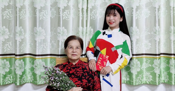 Mon moment du Têt : porter le vieil ao dai de ma mère pour sortir au printemps