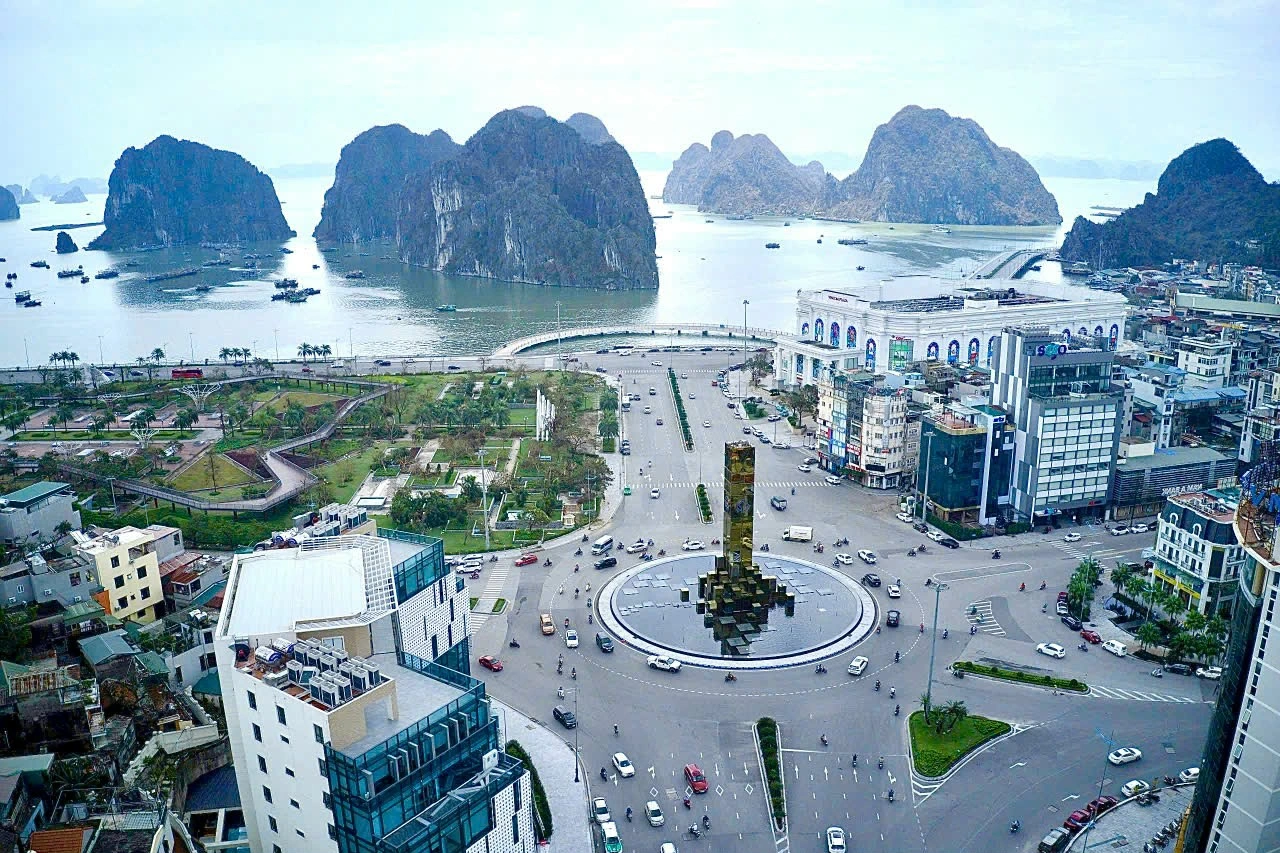 Ha Long accueille des dizaines de milliers de visiteurs après la tempête Yagi