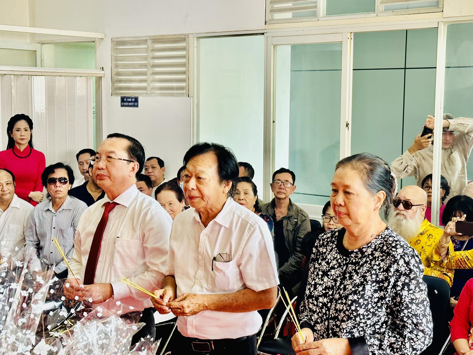 Các sàn diễn tưng bừng tổ chức Ngày Sân khấu Việt Nam - Ảnh 1.