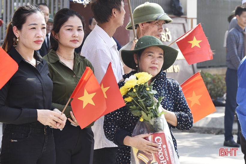 Ha Tinh people moved to welcome martyrs' remains back to their homeland