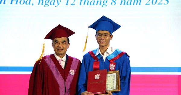 Tân bác sĩ thủ khoa Phân hiệu Thanh Hóa Y Hà Nội từng trượt đại học