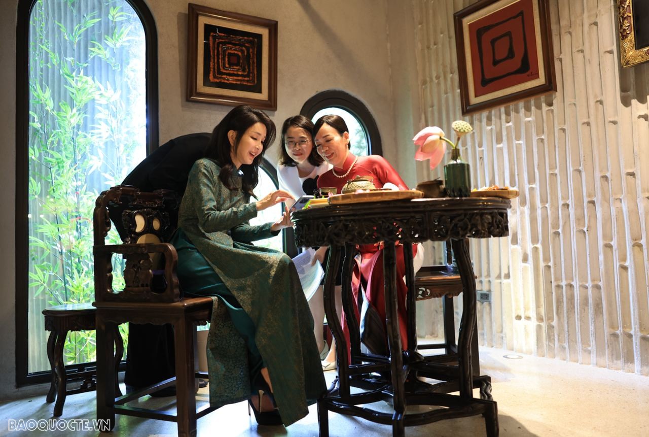 Phu nhân Chủ tịch nước và Phu nhân Tổng thống Hàn Quốc cùng thưởng trà, nghe nhạc - Ảnh 6.