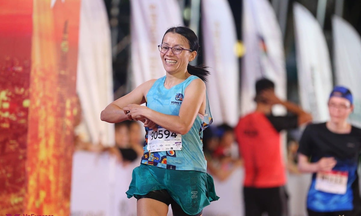 Nữ nhân viên văn phòng đạt 21 giải thưởng marathon một năm