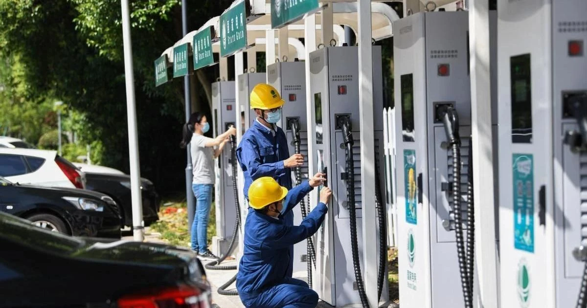 Desarrollo de infraestructura técnica, completando el sistema de estaciones/puestos de recarga de vehículos eléctricos en Vietnam