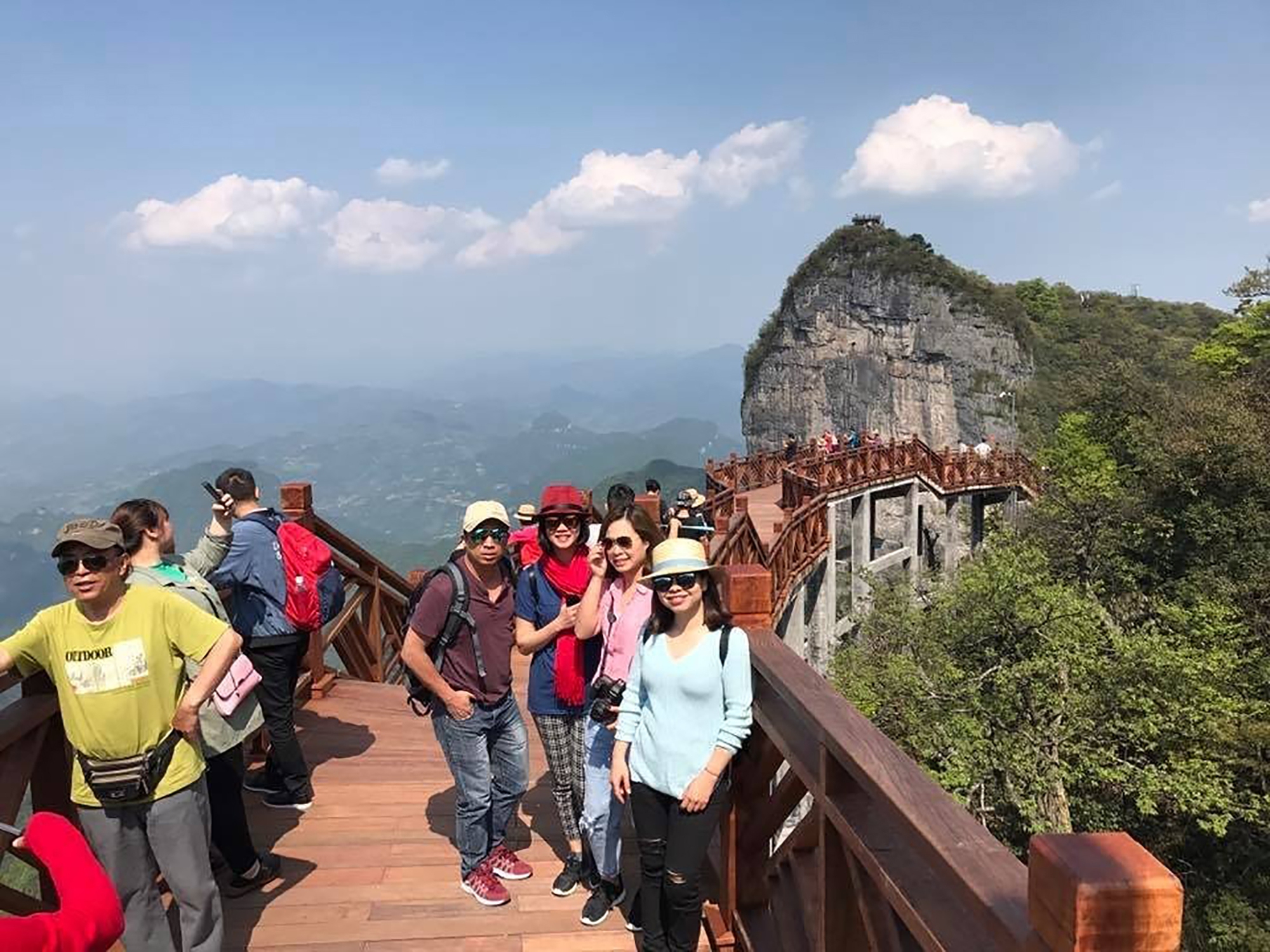 Tái khởi động tour du lịch Trung Quốc - Ảnh 1.