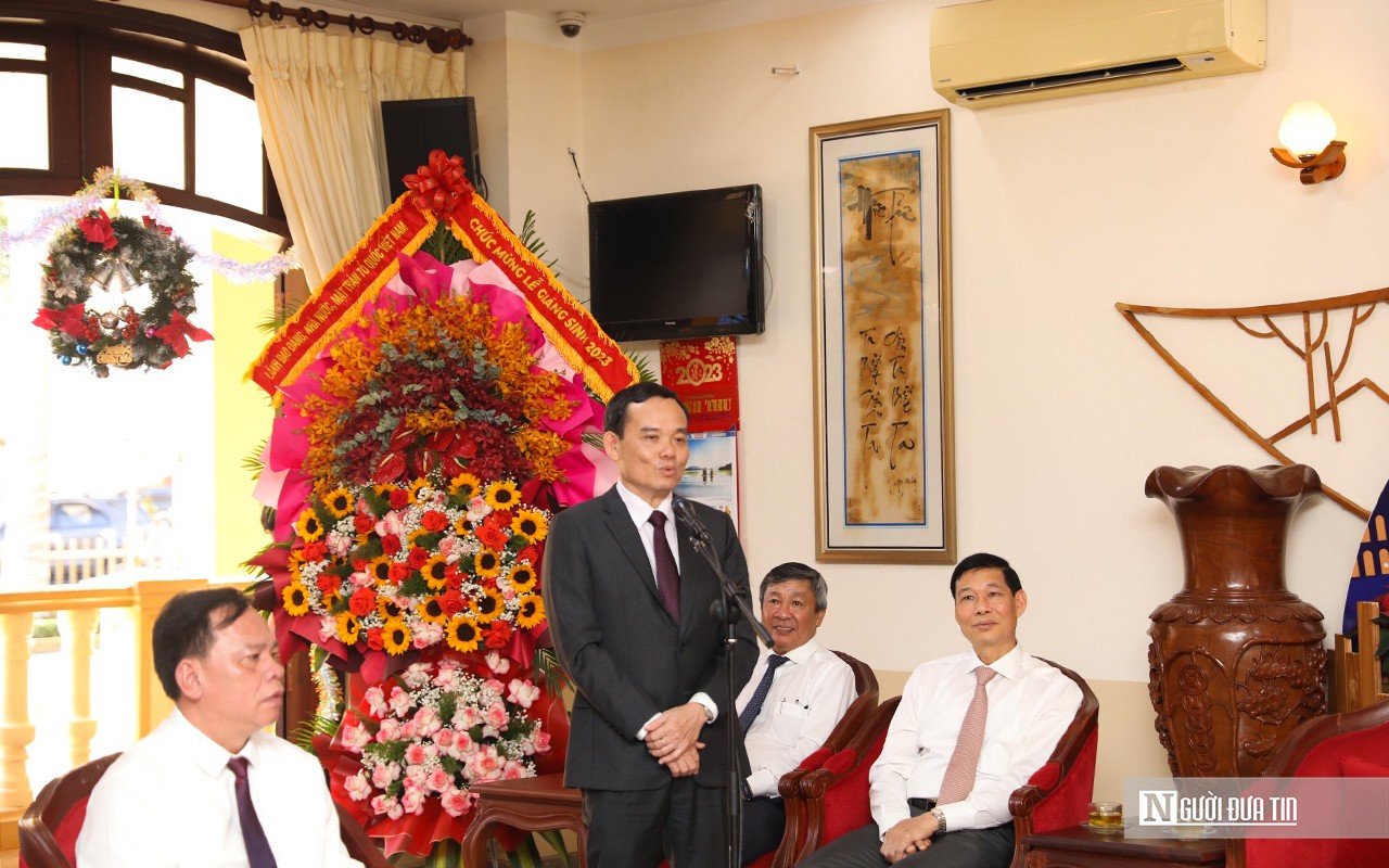 Highlights - Deputy Prime Minister Tran Luu Quang visits and extends Christmas greetings in Dong Nai (Photo 2).