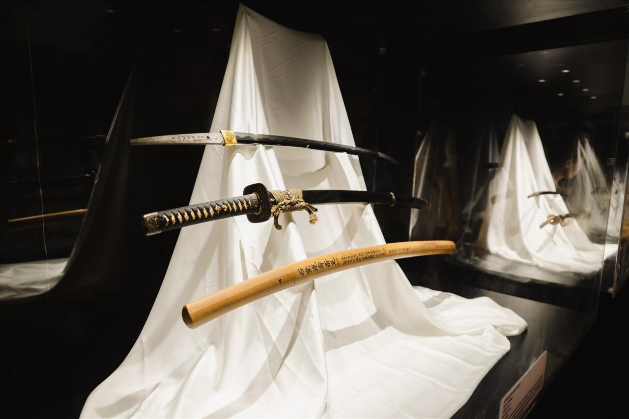 Precious swords are displayed for visitors to admire. Photo: Ha