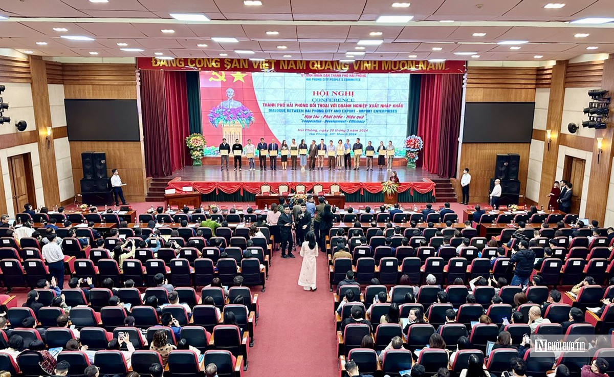 Event - Hai Phong dialogues with import-export enterprises to remove difficulties and obstacles